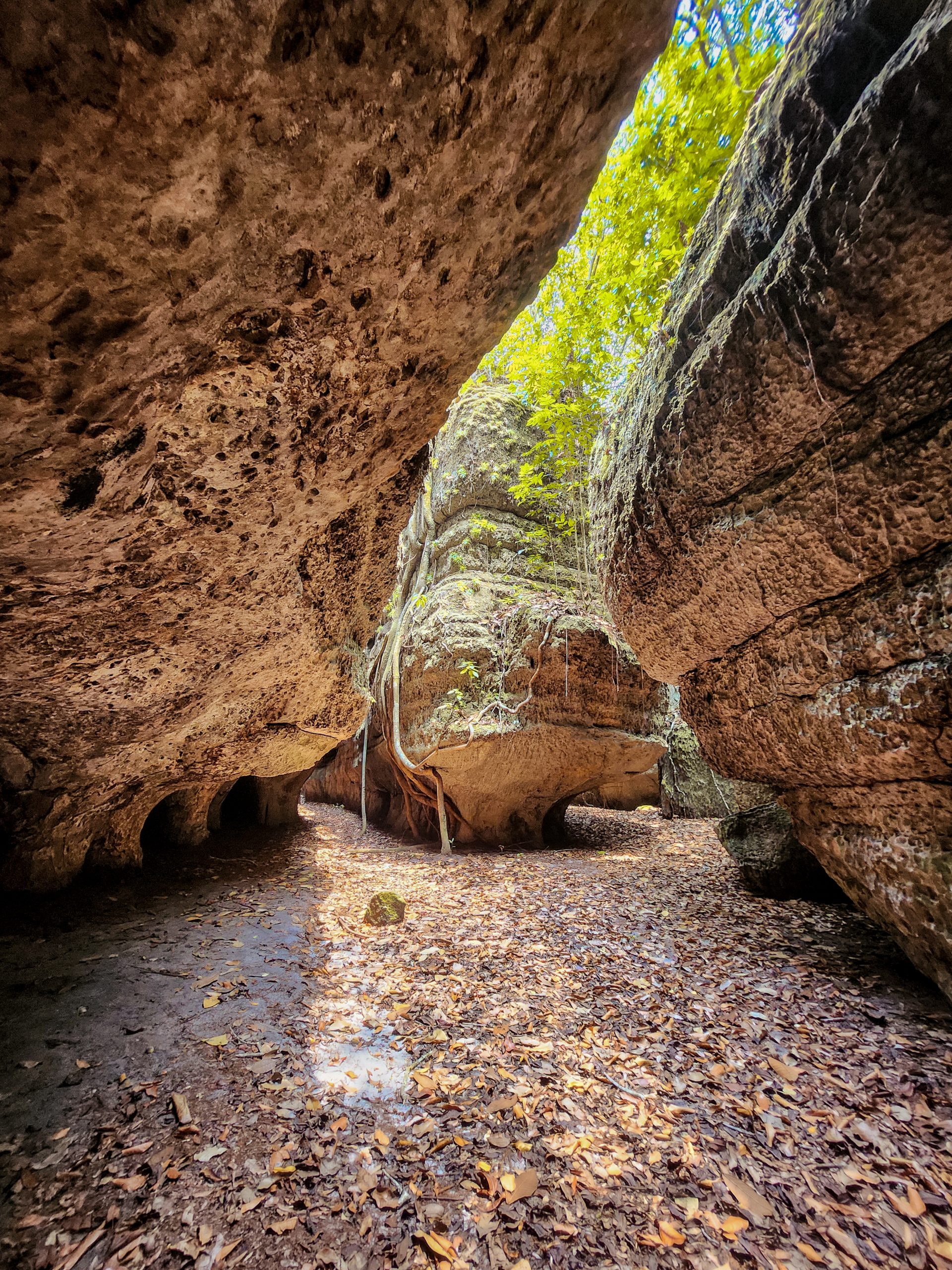 Interior de los Túneles Naturales